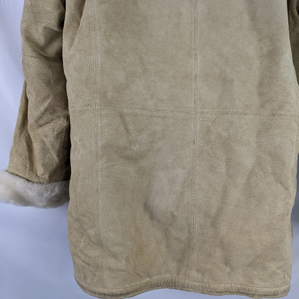 PRE -OWNED, ST JOHNS BAY WOMEN'S SUEDE LEATHER COAT, SIZE LARGE. - Picture 8 of 11